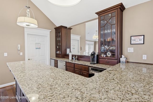 8019 Saint Andrews Village Dr, Louisville, KY 40241