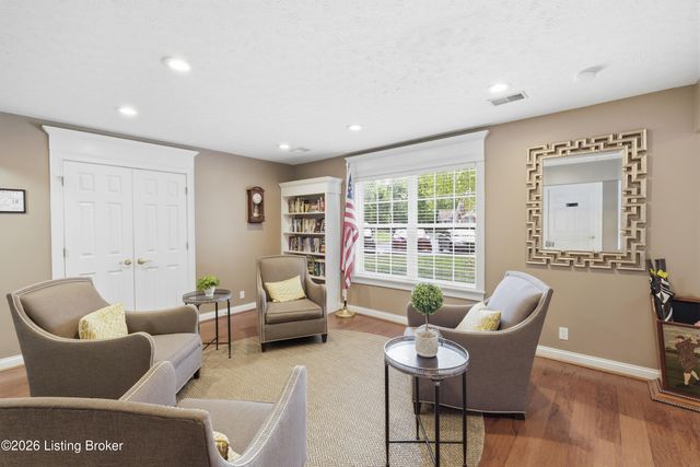 8019 Saint Andrews Village Dr, Louisville, KY 40241