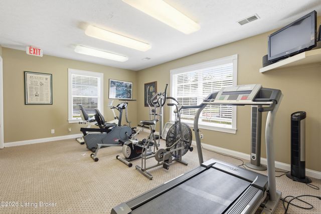 8019 Saint Andrews Village Dr, Louisville, KY 40241