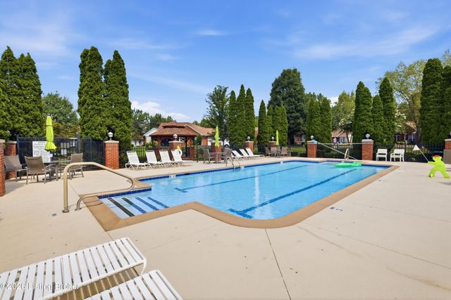 8019 Saint Andrews Village Dr, Louisville, KY 40241