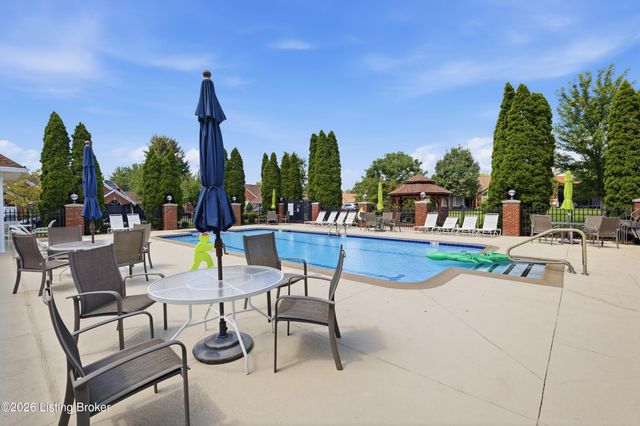8019 Saint Andrews Village Dr, Louisville, KY 40241