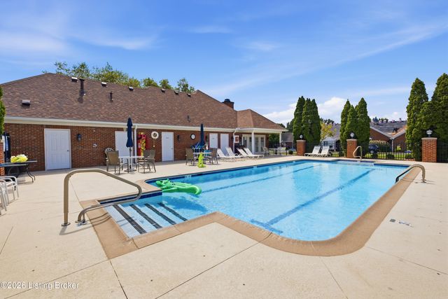 8019 Saint Andrews Village Dr, Louisville, KY 40241