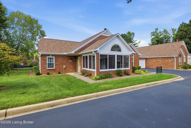8019 Saint Andrews Village Dr, Louisville, KY 40241