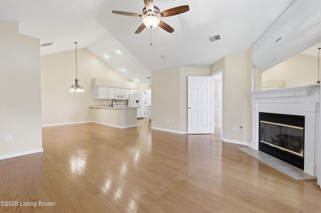 8019 Saint Andrews Village Dr, Louisville, KY 40241