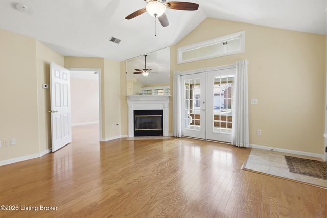 8019 Saint Andrews Village Dr, Louisville, KY 40241