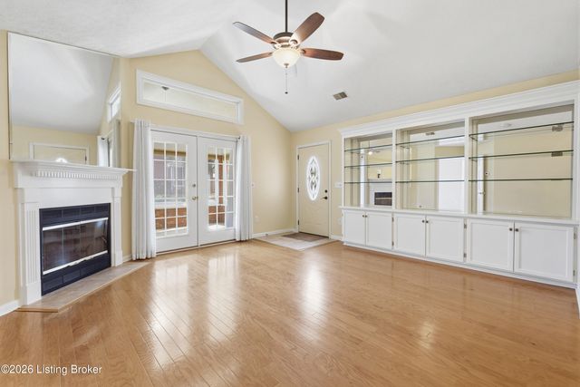 8019 Saint Andrews Village Dr, Louisville, KY 40241