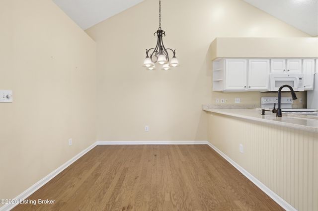 8019 Saint Andrews Village Dr, Louisville, KY 40241