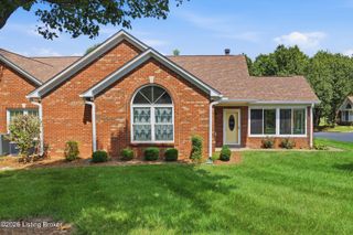 8019 Saint Andrews Village Dr, Louisville, KY 40241