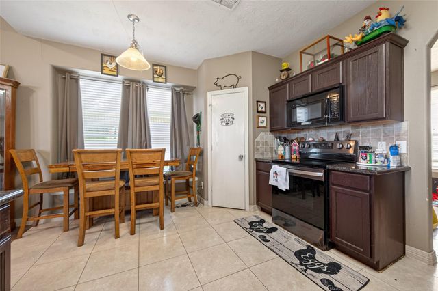 155 Horn Court, Baytown, TX 77523