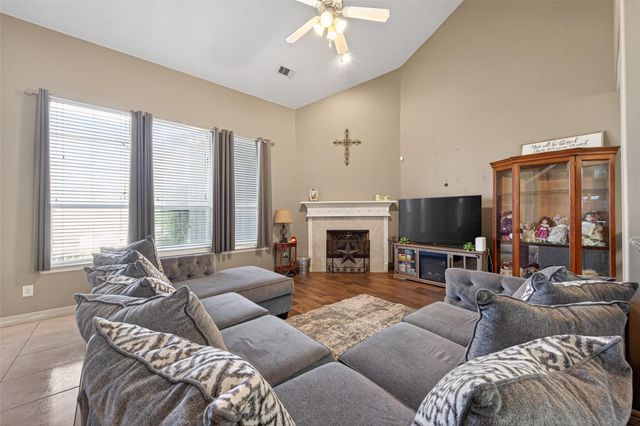 155 Horn Court, Baytown, TX 77523