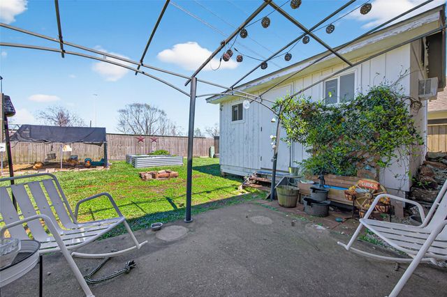 155 Horn Court, Baytown, TX 77523