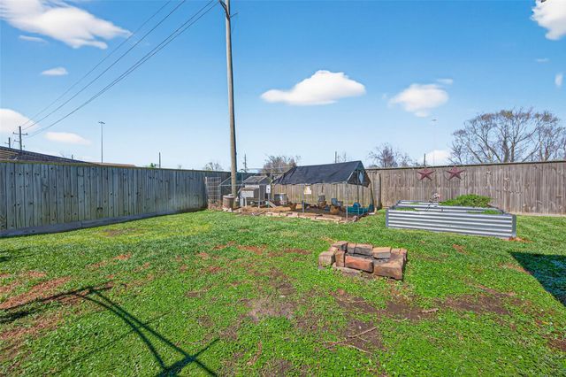 155 Horn Court, Baytown, TX 77523