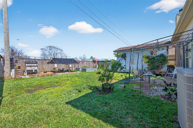 155 Horn Court, Baytown, TX 77523