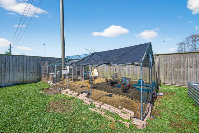 155 Horn Court, Baytown, TX 77523