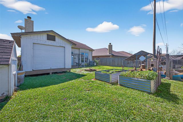 155 Horn Court, Baytown, TX 77523