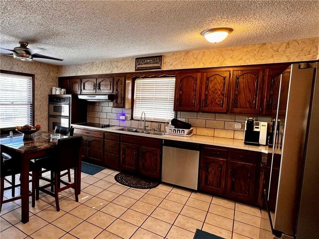 9803 Colony Place, Kansas City, MO 64131