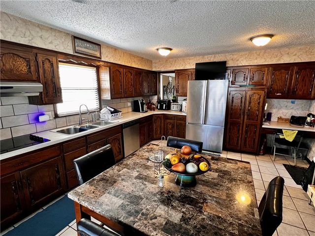 9803 Colony Place, Kansas City, MO 64131