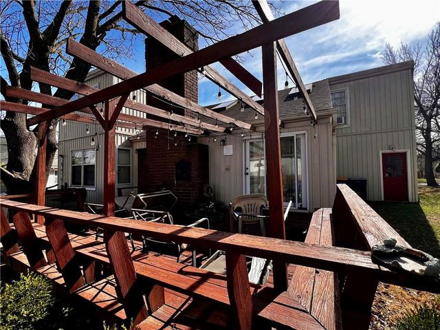 9803 Colony Place, Kansas City, MO 64131