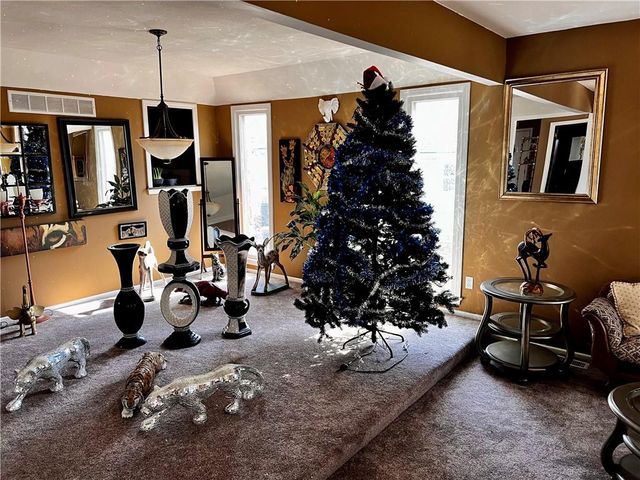 9803 Colony Place, Kansas City, MO 64131