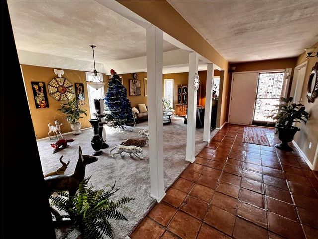 9803 Colony Place, Kansas City, MO 64131