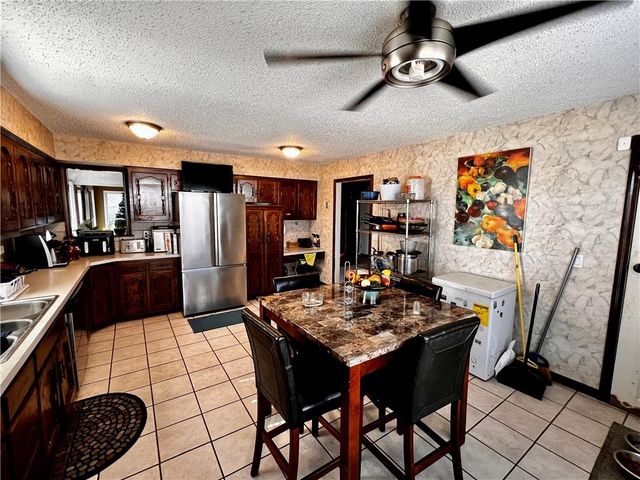 9803 Colony Place, Kansas City, MO 64131