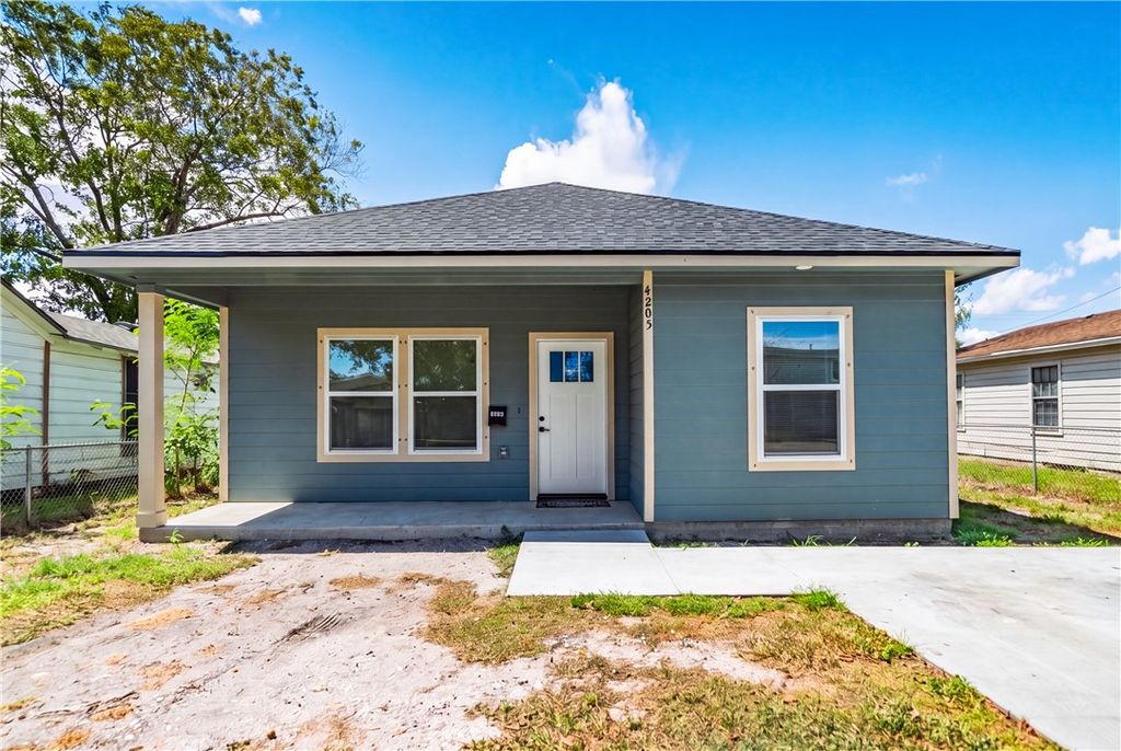 4205 Molina Dr, Corpus Christi, TX 78416 — exterior