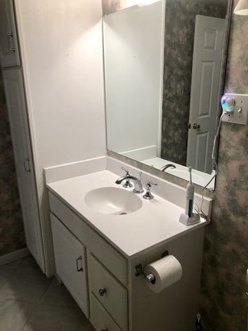 45 Nassau Drive 45, Springfield, MA 01129