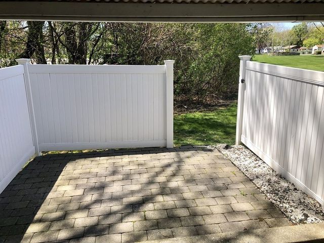 45 Nassau Drive 45, Springfield, MA 01129