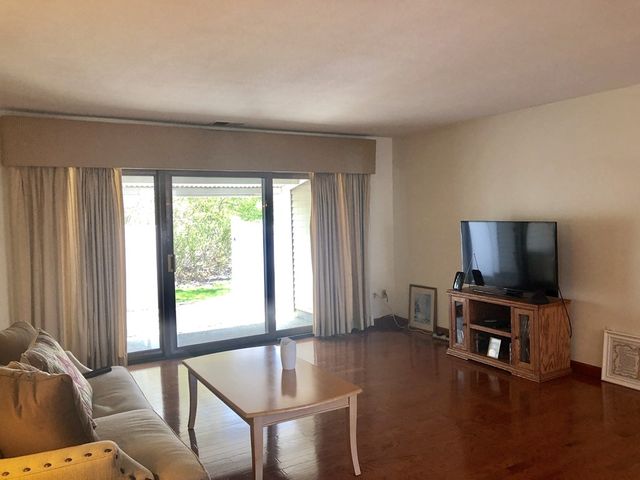 45 Nassau Drive 45, Springfield, MA 01129