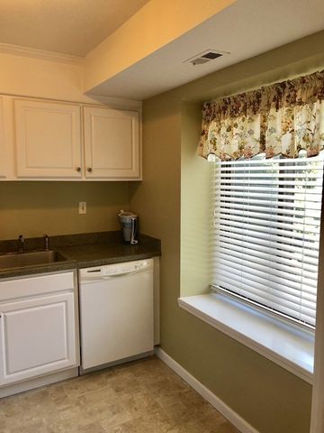 45 Nassau Drive 45, Springfield, MA 01129