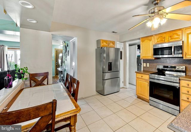 38 SLEEPY HOLLOW LN, Sicklerville, NJ 08081