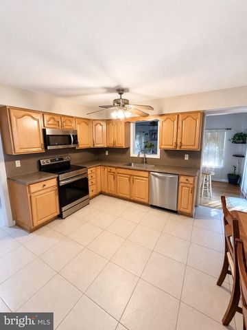 38 SLEEPY HOLLOW LN, Sicklerville, NJ 08081