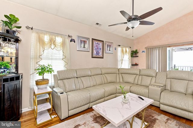 38 SLEEPY HOLLOW LN, Sicklerville, NJ 08081