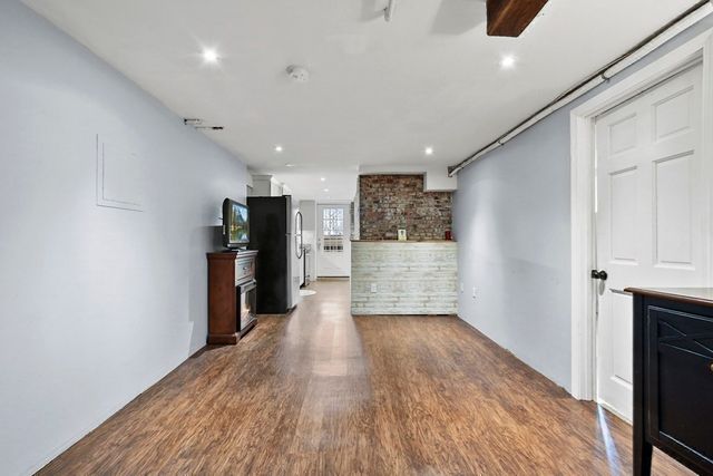909 E 2nd Street 1, Boston, MA 02127