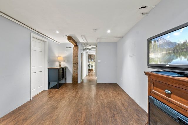 909 E 2nd Street 1, Boston, MA 02127