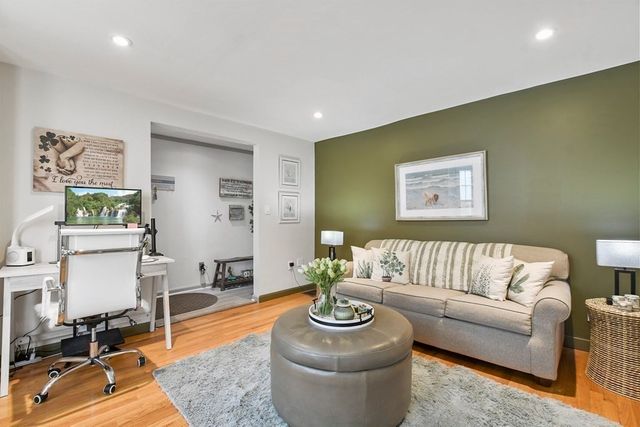 909 E 2nd Street 1, Boston, MA 02127