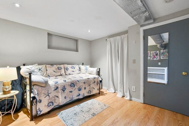 909 E 2nd Street 1, Boston, MA 02127