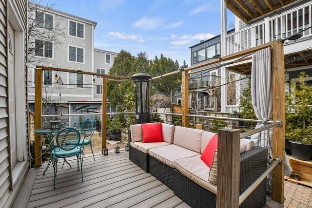 909 E 2nd Street 1, Boston, MA 02127