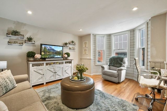 909 E 2nd Street 1, Boston, MA 02127