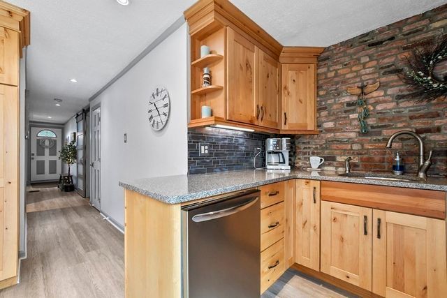 909 E 2nd Street 1, Boston, MA 02127