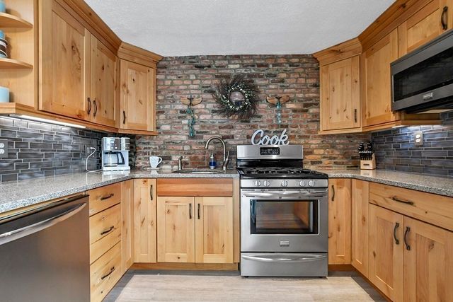 909 E 2nd Street 1, Boston, MA 02127