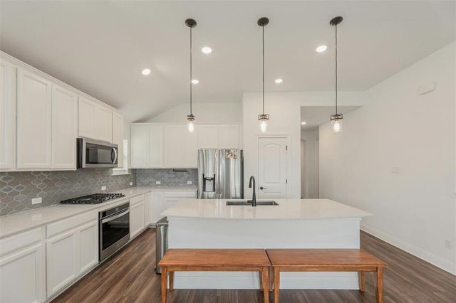 1808 Donetto DR, Leander, TX 78641