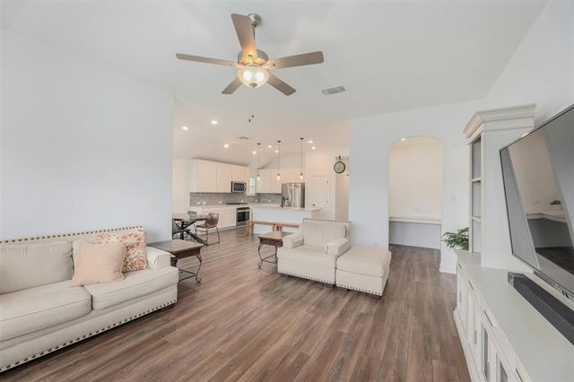 1808 Donetto DR, Leander, TX 78641
