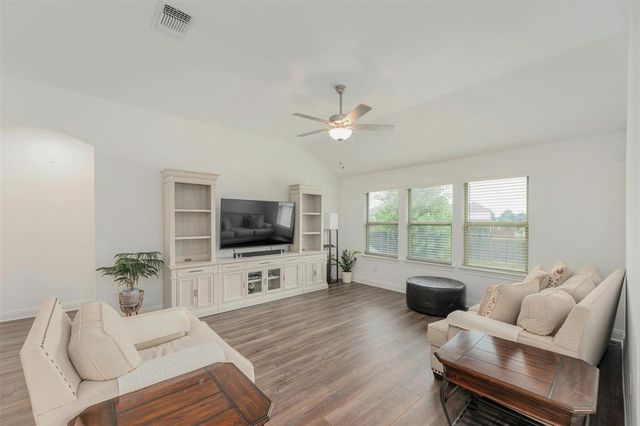 1808 Donetto DR, Leander, TX 78641
