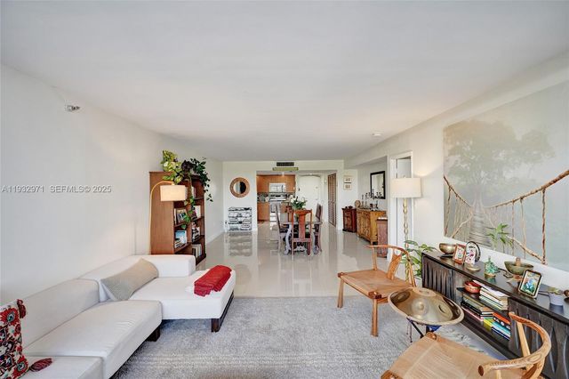 20515 E Country Club Dr 249, Aventura, FL 33180