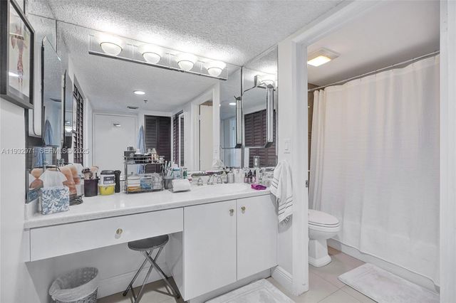 20515 E Country Club Dr 249, Aventura, FL 33180