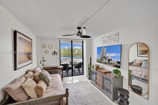 20515 E Country Club Dr 249, Aventura, FL 33180