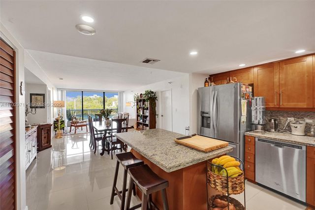 20515 E Country Club Dr 249, Aventura, FL 33180