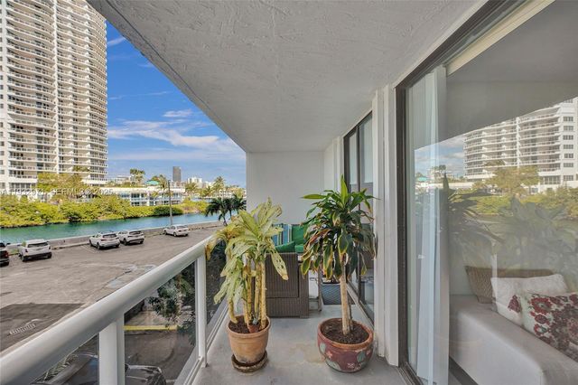 20515 E Country Club Dr 249, Aventura, FL 33180