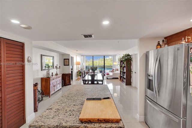 20515 E Country Club Dr 249, Aventura, FL 33180